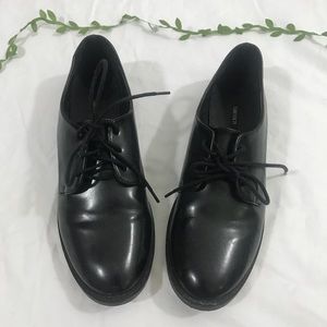 F21 ~ Black Patent Oxfords ~